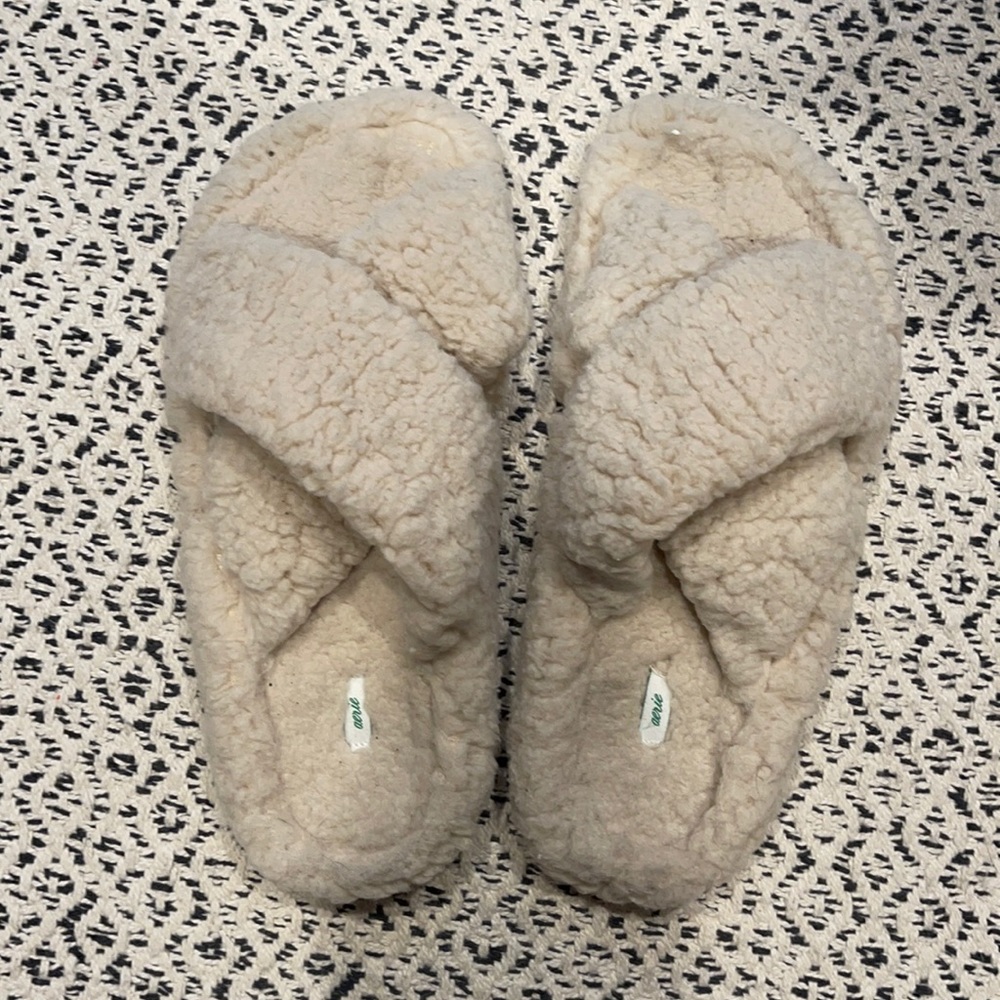 Aerie Slide slippers- NWOT size 10 Womens